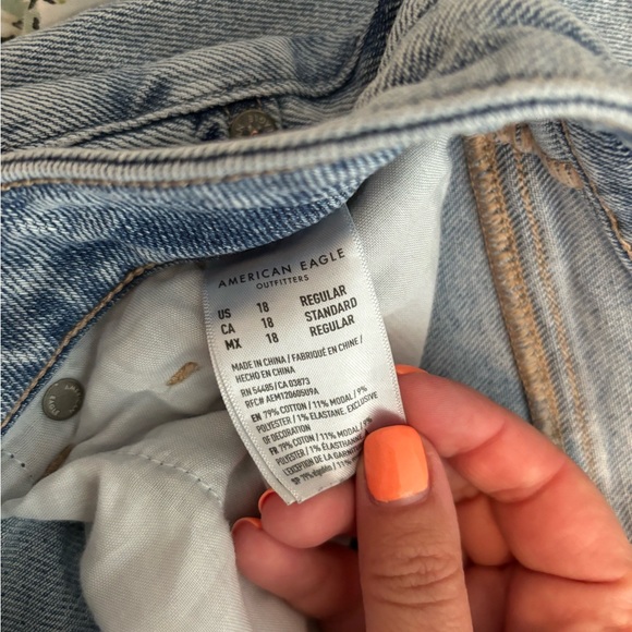 American Eagle Mom Straight Jean - Picture 4 of 6